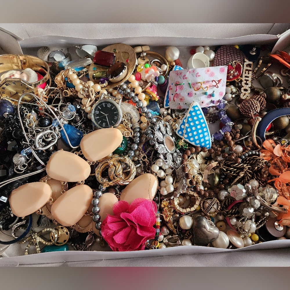 Huge 4lb Lot Of Junk Jewelry For Crafts